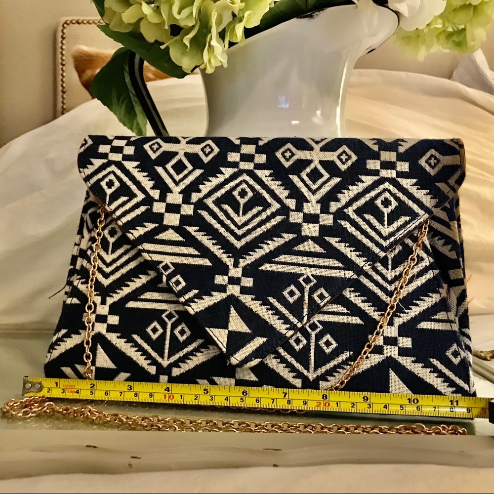 💙💙💙Suggested Poshmark Pricing $118 NWOT- Boutique Clutch/Wristlet/Crossbody